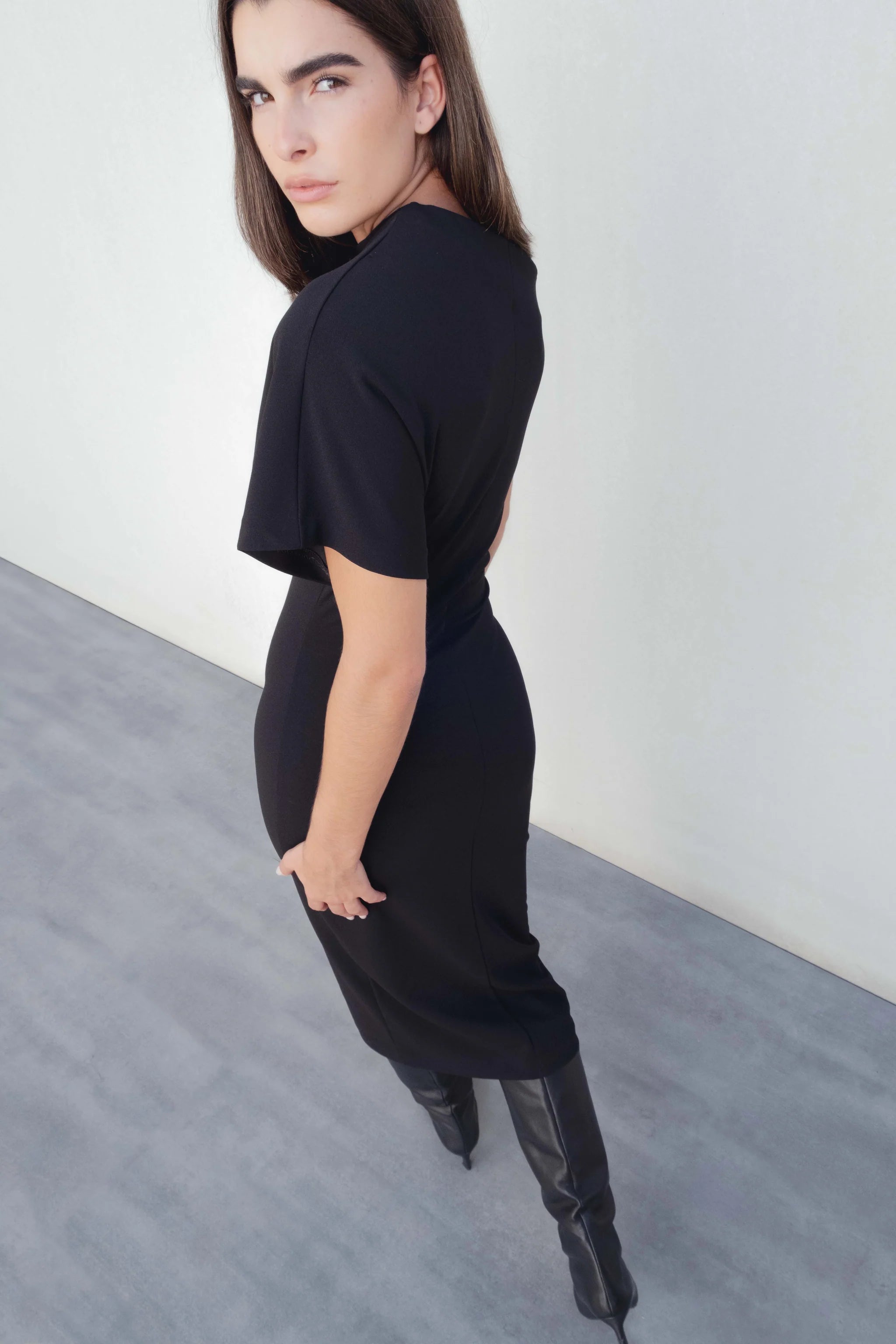 Vestido Assimétrico Preto